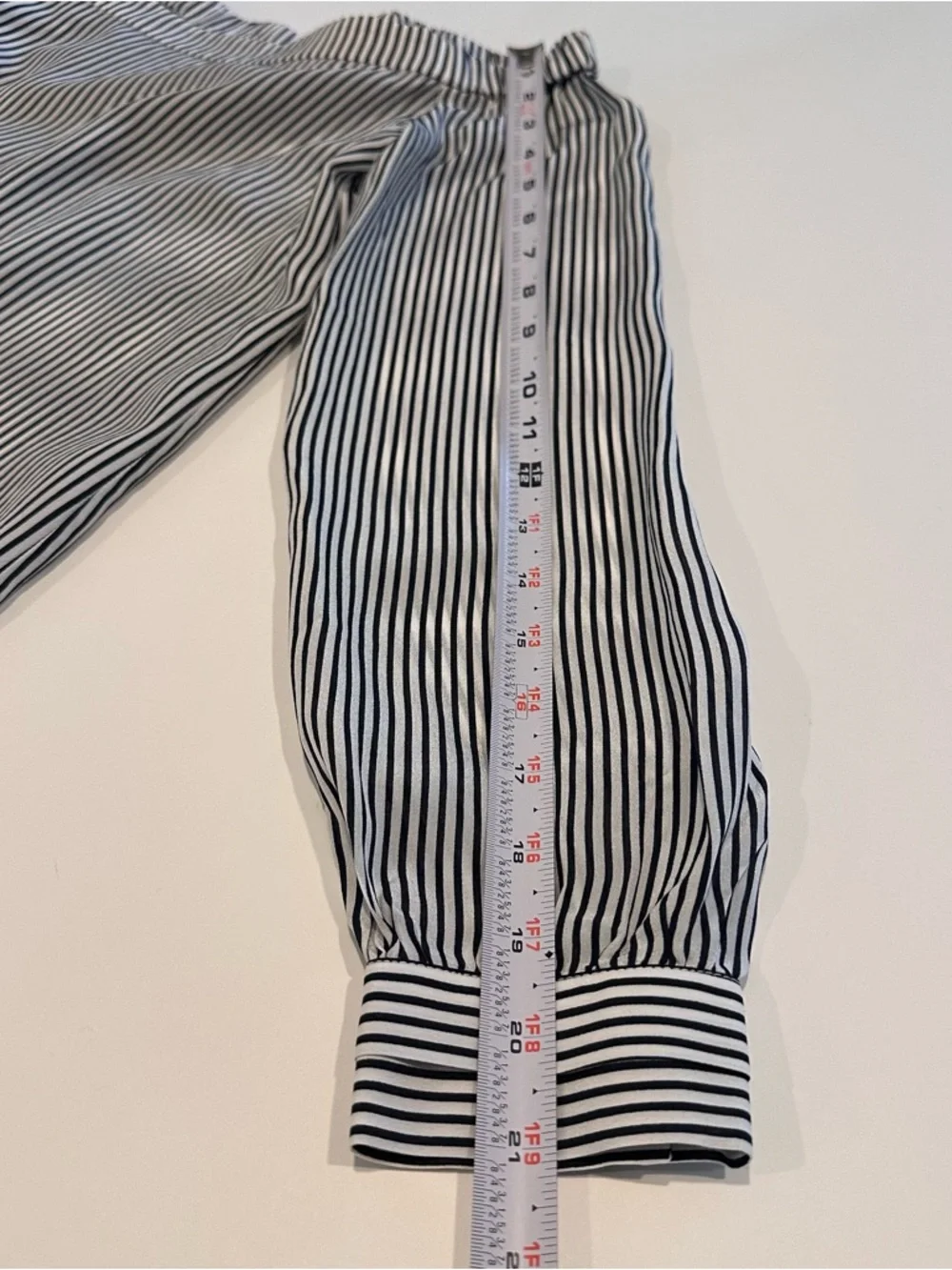Cabi 100% Silk Off Shoulder Striped Blouse XS Black White Tunic Top Lightweight - Picture 14 of 15